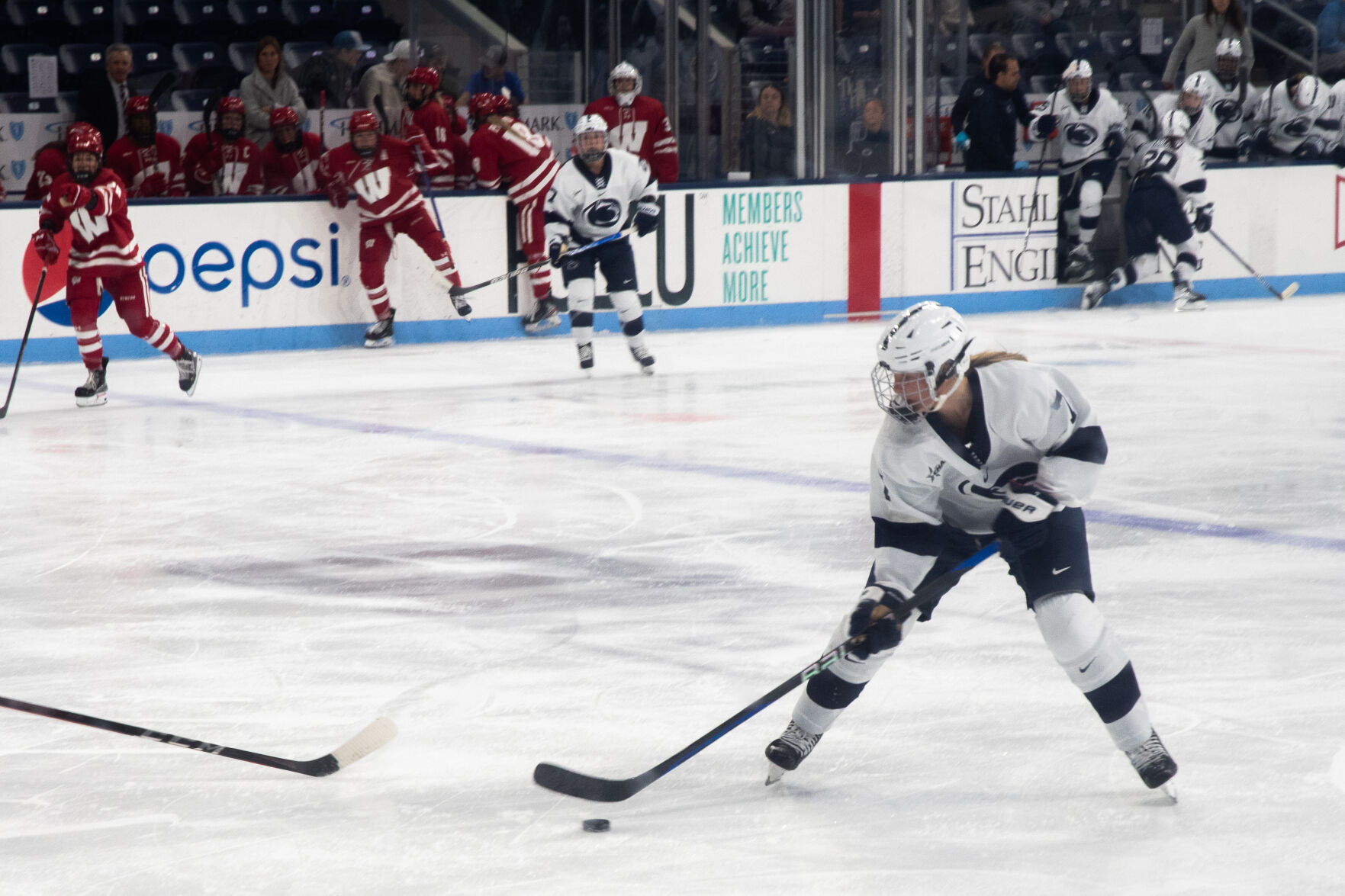 Hockey woman playing hockey.jpg